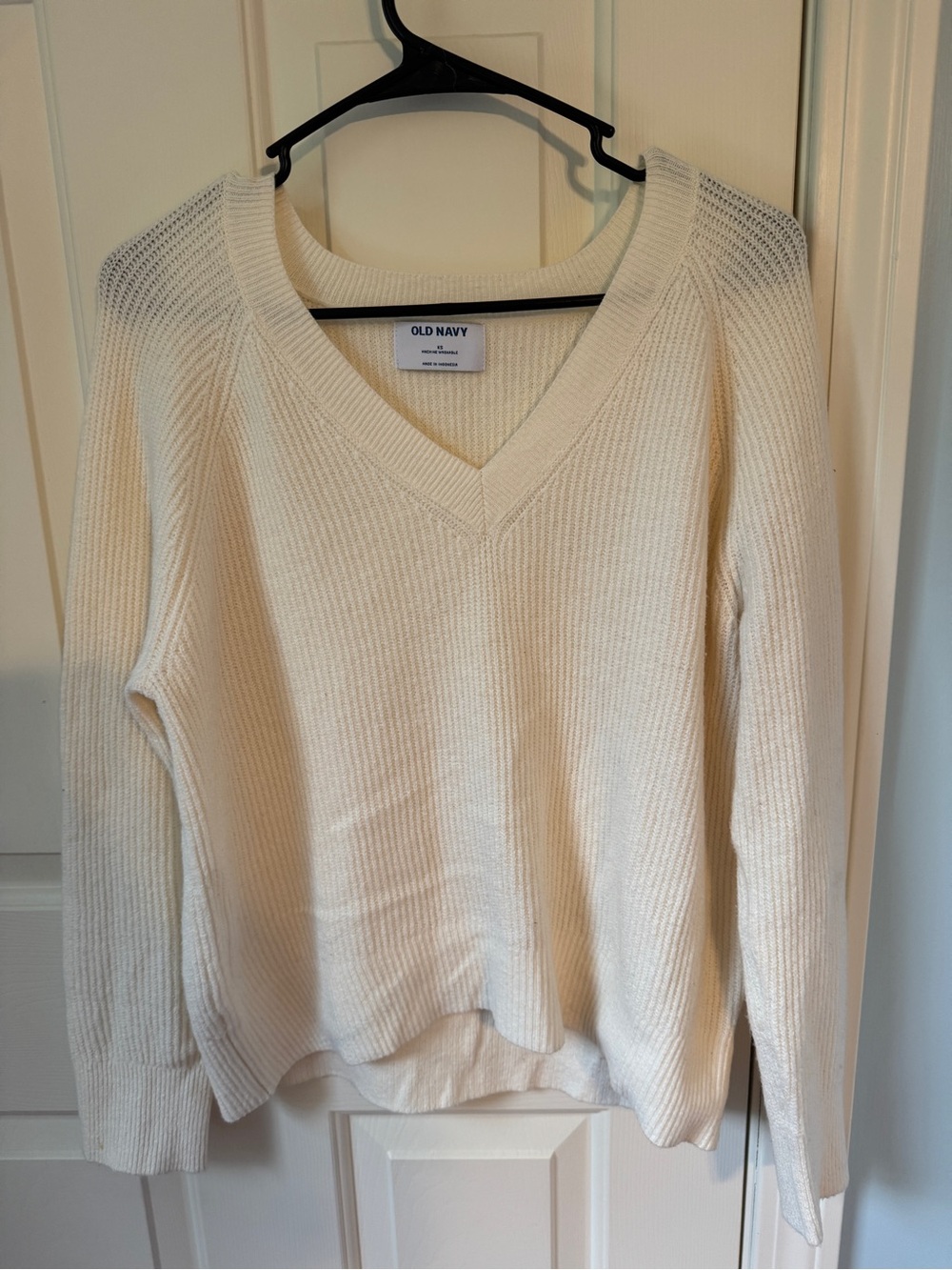 Old Navy Women's Off-White V-Neck Pullover Sweater